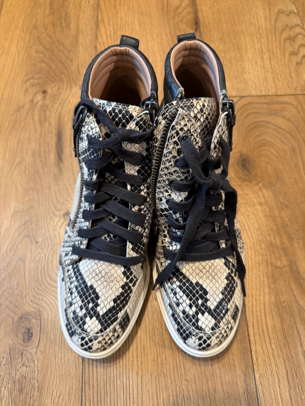 High-Top wedge Snake-Print Sneakers - Black & Cream